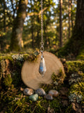 Pendolo in Cristallo Naturale - Strumento di Connessione e Divinazione - Labradorite Grigia