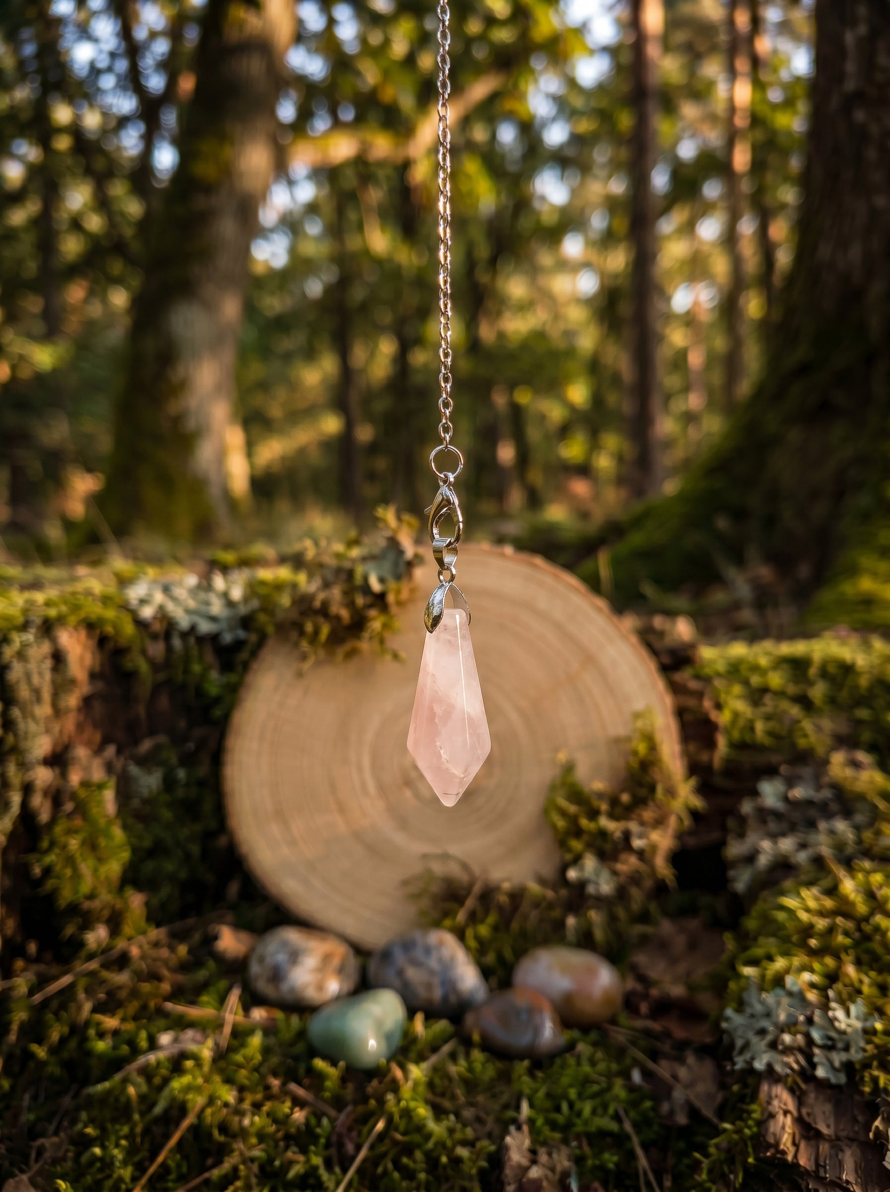 Pendolo in Cristallo Naturale - Strumento di Connessione e Divinazione - Quarzo Rosa